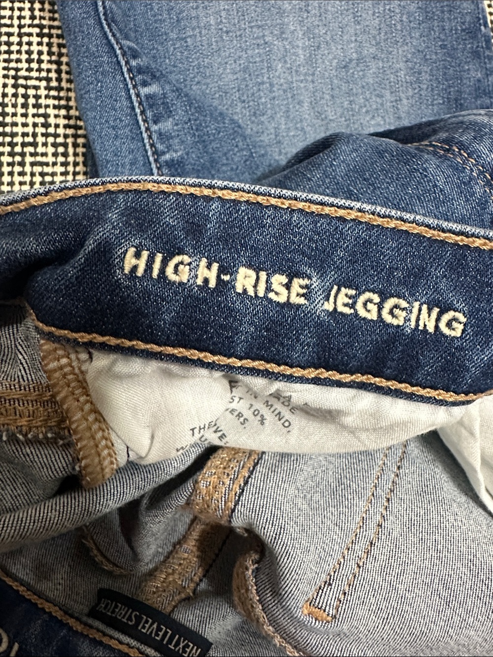 American Eagle Outfitters Dark Wash Skinny Jeans - Picture 4 of 4
